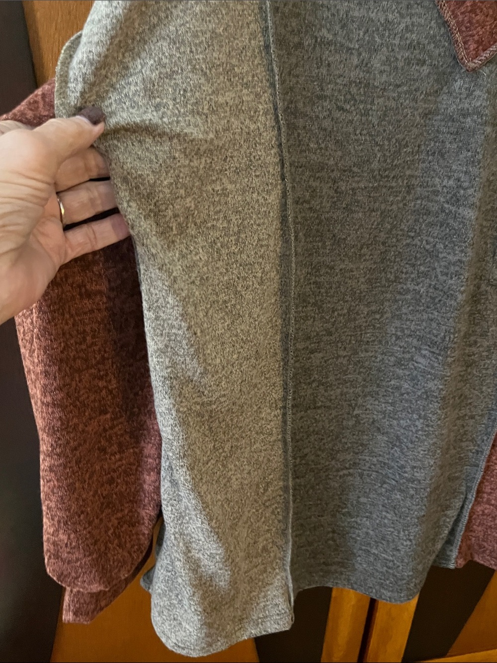 BiBi Three-Tone V-Neck Pullover-Rust-Oatmeal-Charcoal w/Long Cuff Sleeve-Pocket - Picture 5 of 10